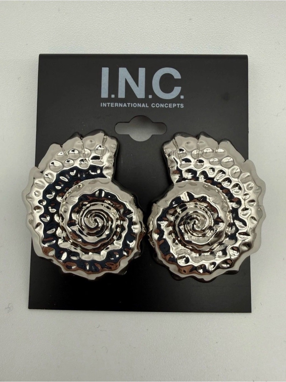 BNWT I.N.C. INTERNATIONAL CONCEPTS RHODIUM PLATED SILVER SHELL POST EARRINGS